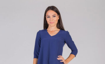 jakie dodatki do granatowej sukienki