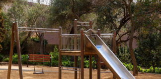 Czy warto kupić drewniany plac zabaw ze zjeżdżalnią