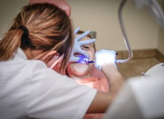 Czy NFZ refunduje operację haluksów?