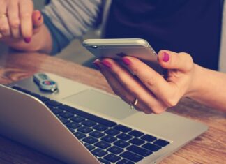 Ile godzin przed snem nie używać telefonu?