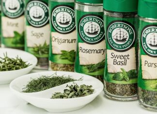 Czy do smalcu można dodać majeranek?