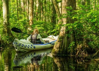 Na jakich rzekach organizowane są spływy kajakowe?