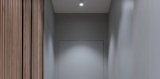 klamki z kwadratowym szyldem