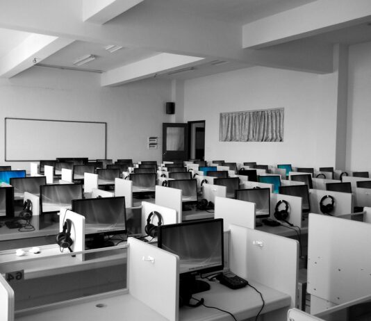 Kurs angielskiego a aktywne słownictwo – dlaczego znamy więcej słów, niż potrafimy wykorzystać w rozmowie? kurs angielskiego